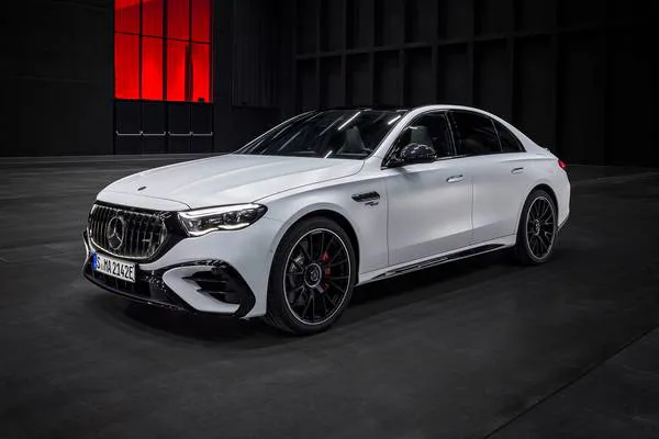 2025_mercedes-benz_e-class_sedan_amg-e-53-hybrid_fq_oem_1_600
