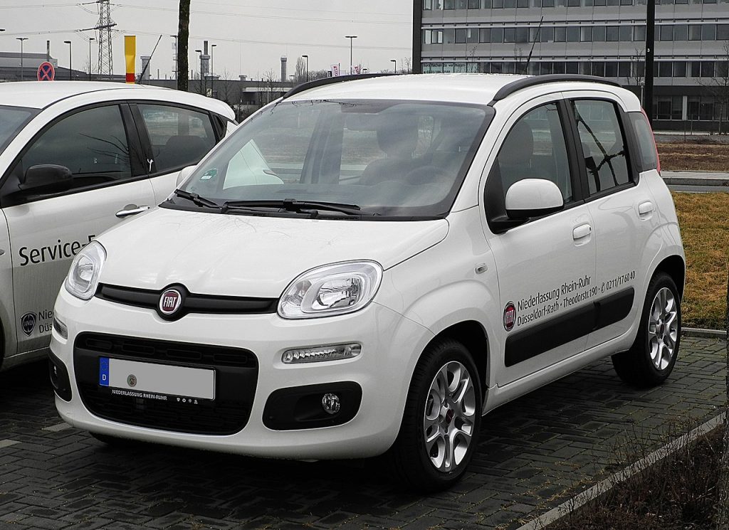 Fiat_Panda_1.2_8V_Lounge_(III)_–_Frontansicht_(1),_25._Februar_2012,_Düsseldorf