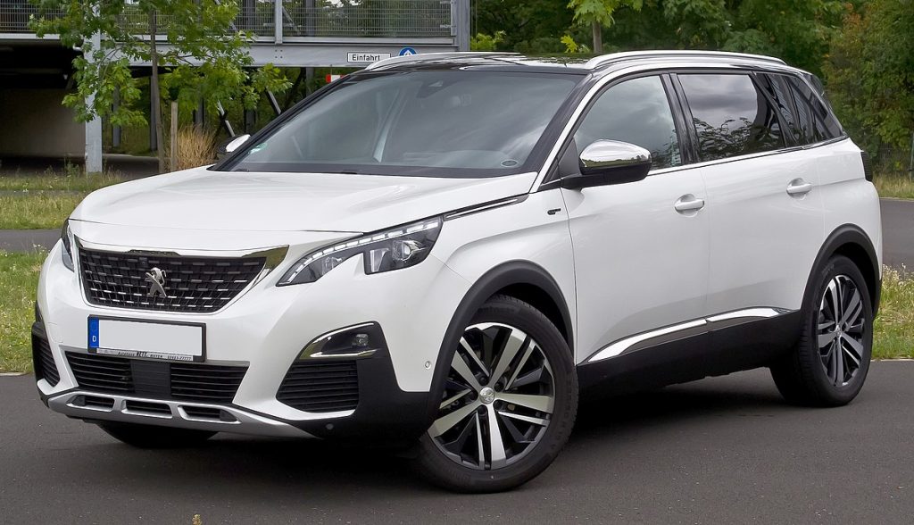 Peugeot_5008_BlueHDi_180_EAT8_GT_(II)_–_f_01092019_(colour_corrected)