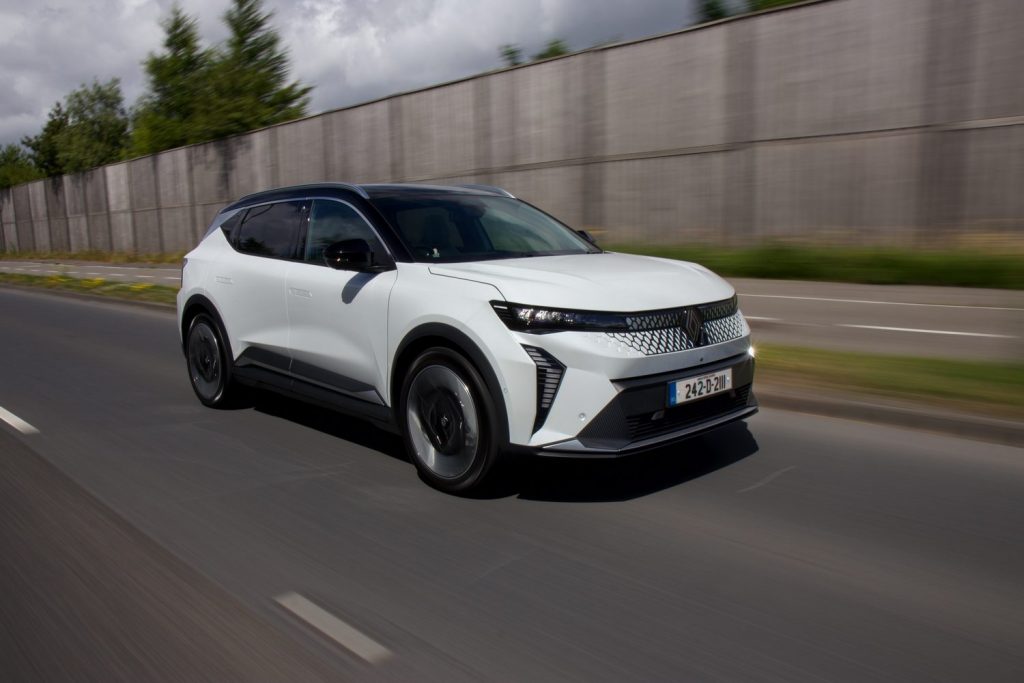 renault_scenic_ev_white_2024_003
