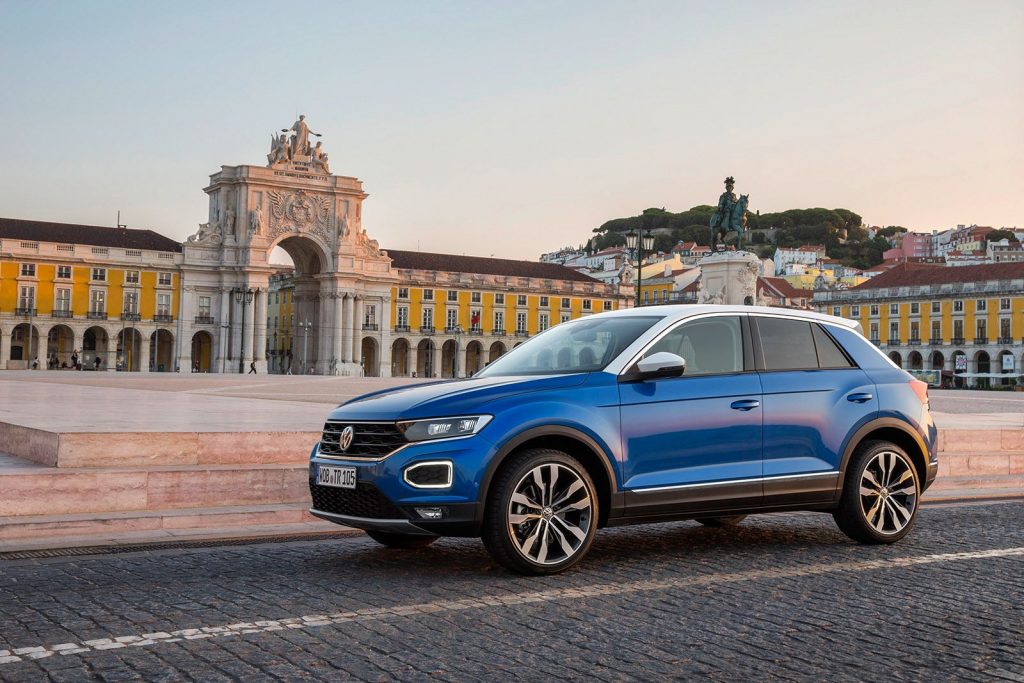 142635-cars-review-volkswagen-t-roc-review-image1-uh7ck8mowb
