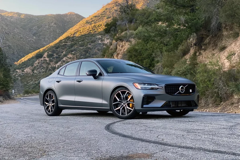 2020-volvo-s60-polestar-007