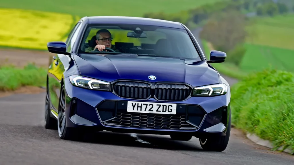 BMW 3 Series 2023 UK 004_i2ta0h